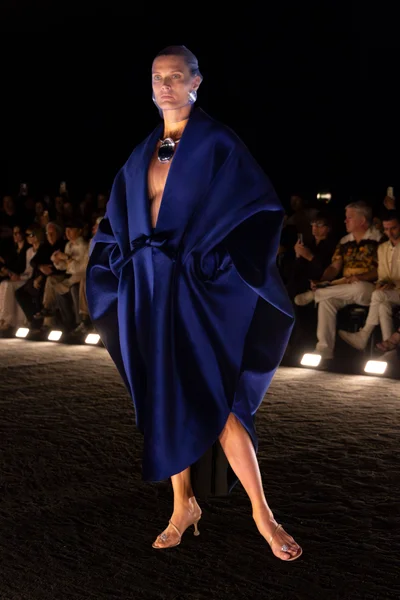 Look 19